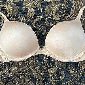 Frederick’s of Hollywood push-up  bra - 32A color tan - used
